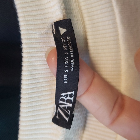 ZARA SMALL CREAM BALLOON SLEEVE SWEATER IN EUC - Picture 2 of 4